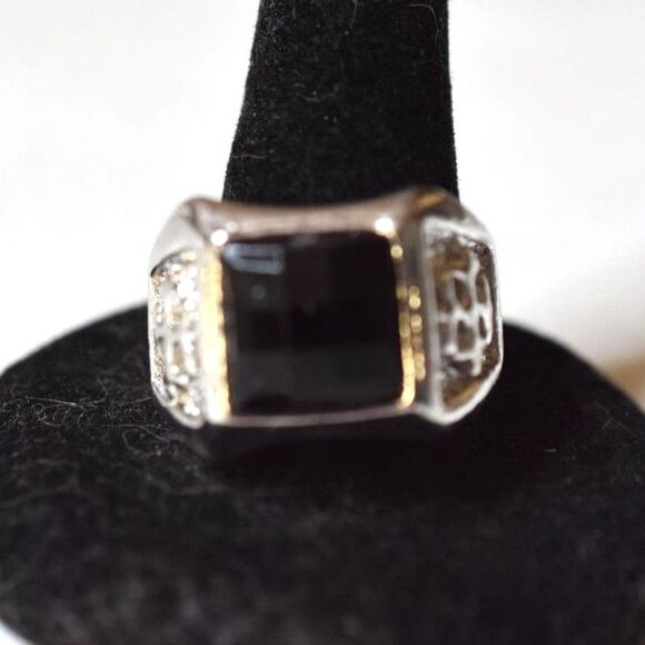 Graphic Etched Silver Tone Metal Band Black Square Beveled Stone Size 10.5 Ring - Picture 1 of 5